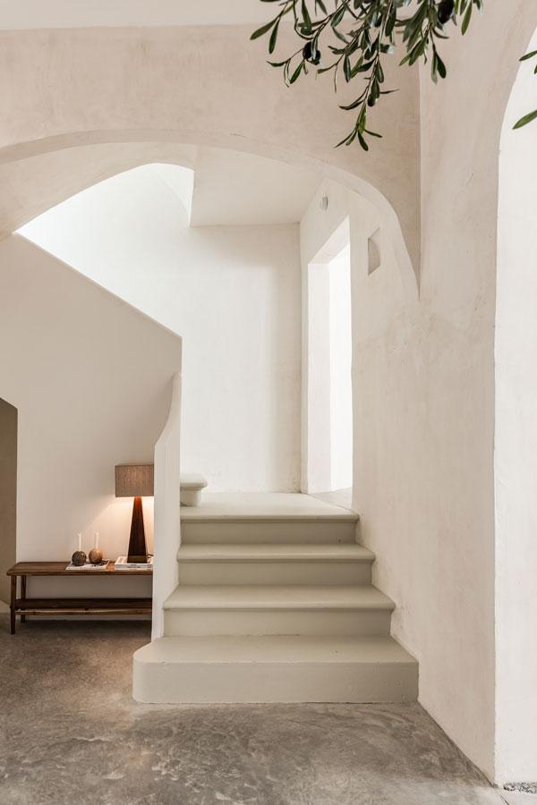 HOTELS_W_MEEM_MeemTownhouse_stairs1WEB900